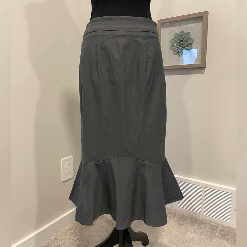 Kate Kasin Grey Trumpet Ruffle Bottom Skirt NWT!